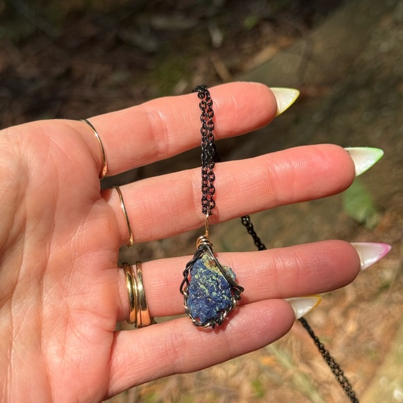 Raw Azurite crystal pendant - Picture 3 of 3